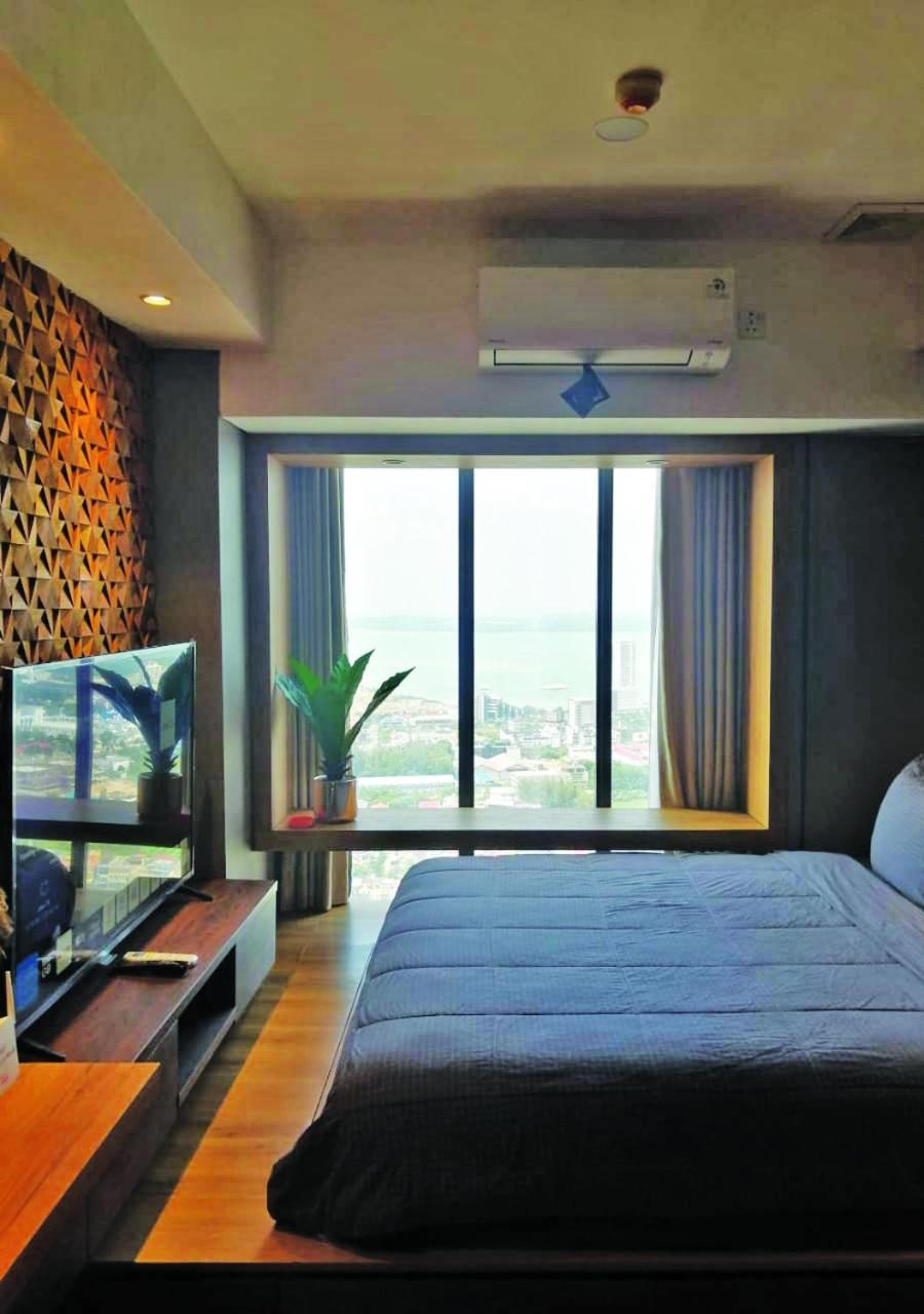 Newly Renovated 55th Floor Seaview Unit Pollux Apartment Batam