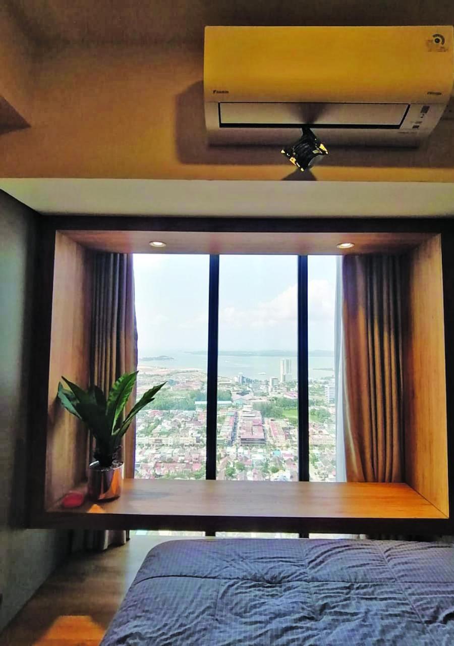 Newly Renovated 55th Floor Seaview Unit Pollux Apartment *