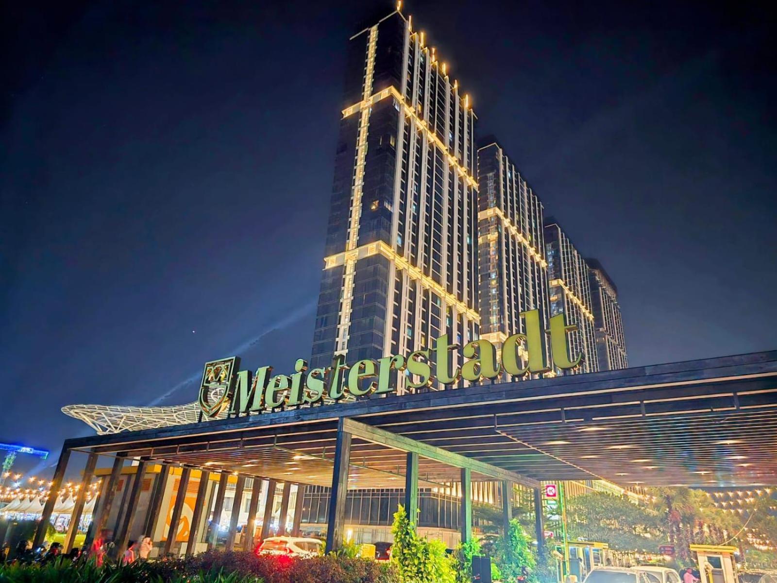 Newly Renovated 55th Floor Seaview Unit Pollux *