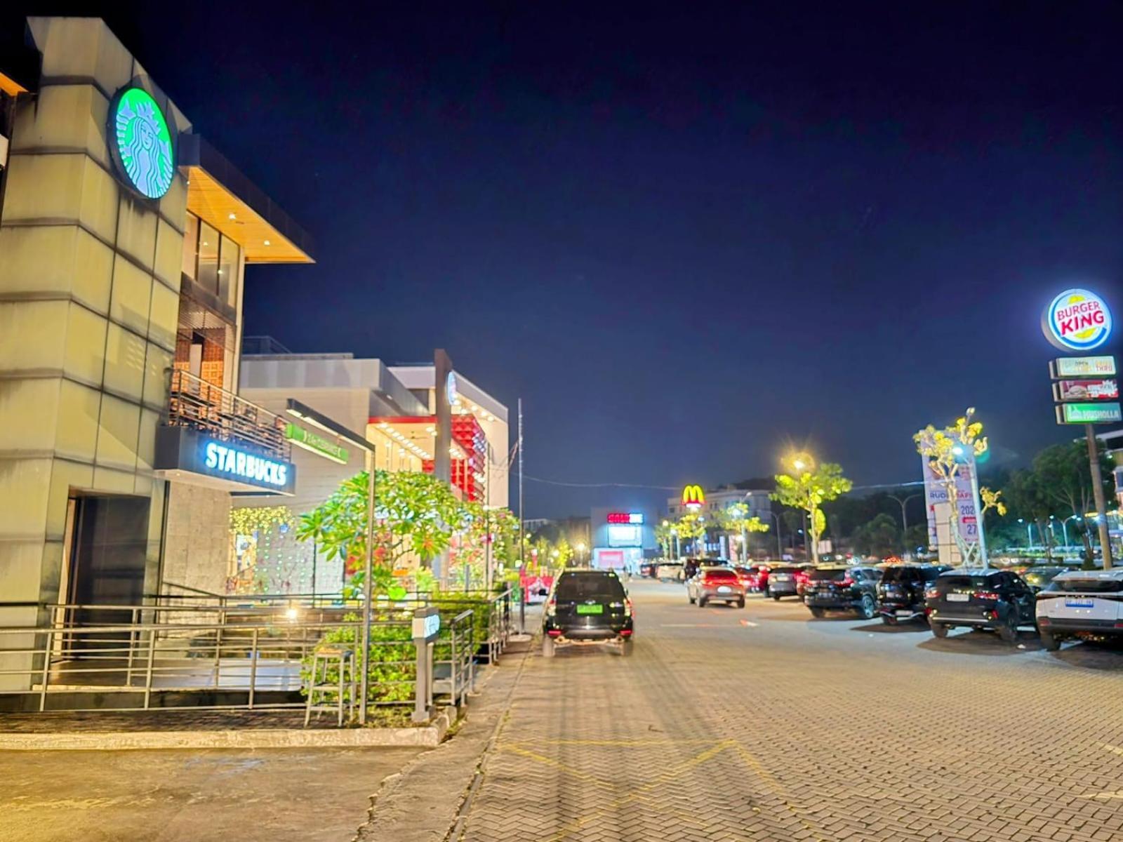 Newly Renovated 55th Floor Seaview Unit Pollux Apartment Batam